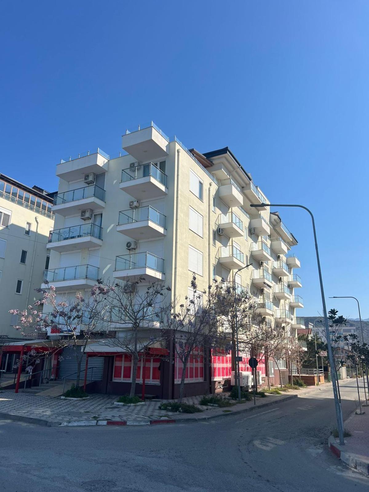 Holiday Shengjin Kune Exterior foto