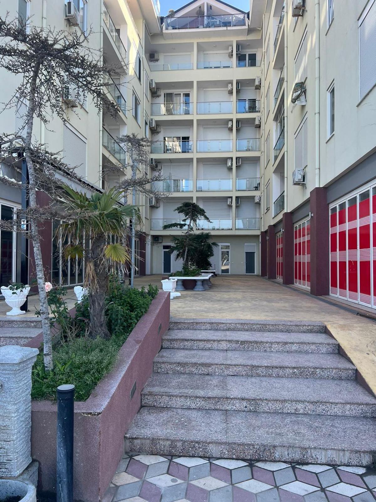 Holiday Shengjin Kune Exterior foto